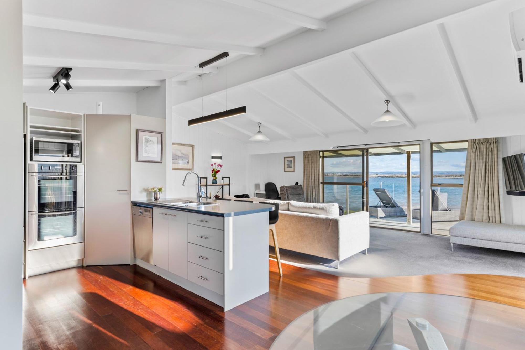 Pukehina Estuary Sunset Views Holiday Home Exteriör bild