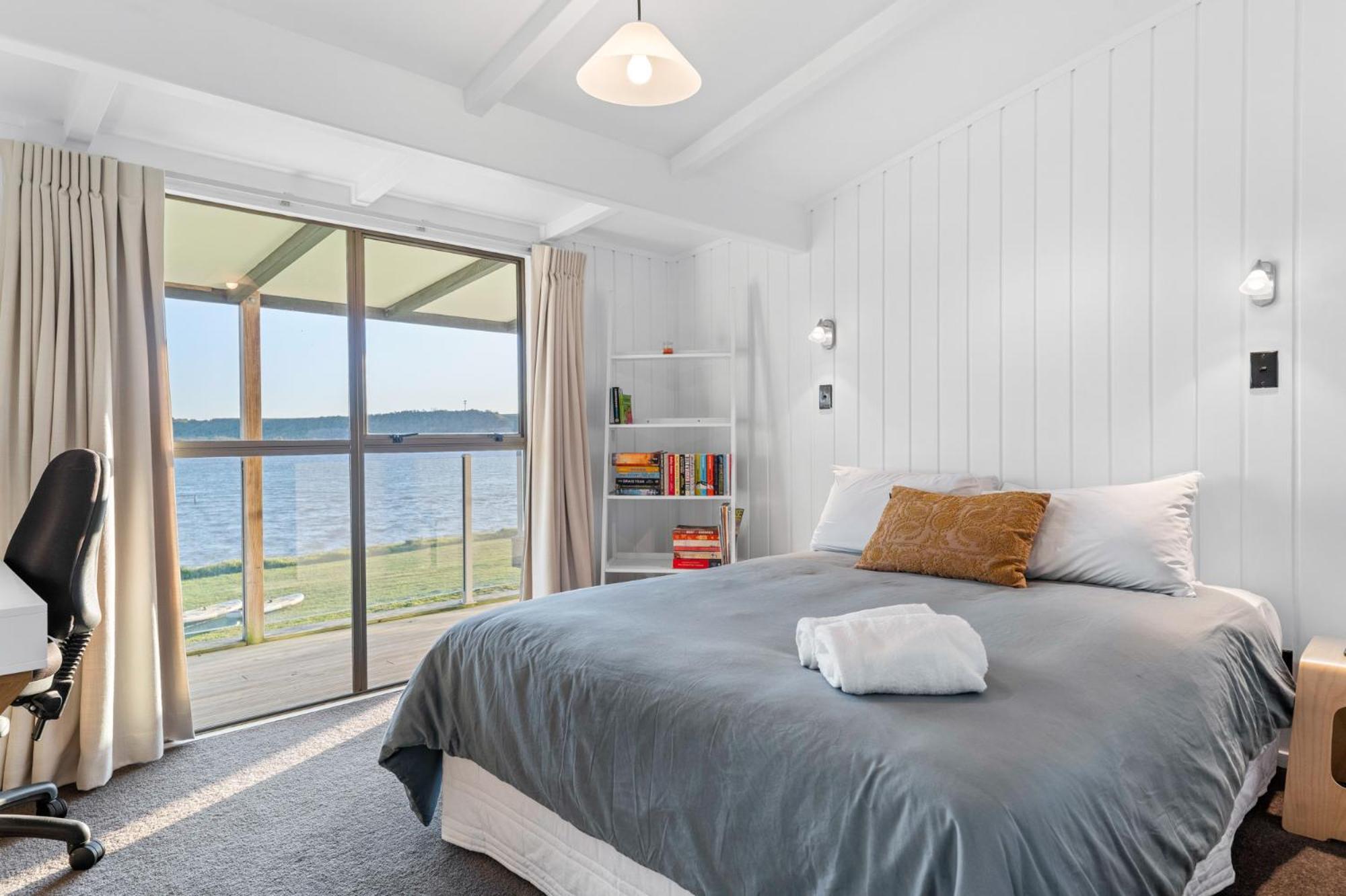 Pukehina Estuary Sunset Views Holiday Home Exteriör bild