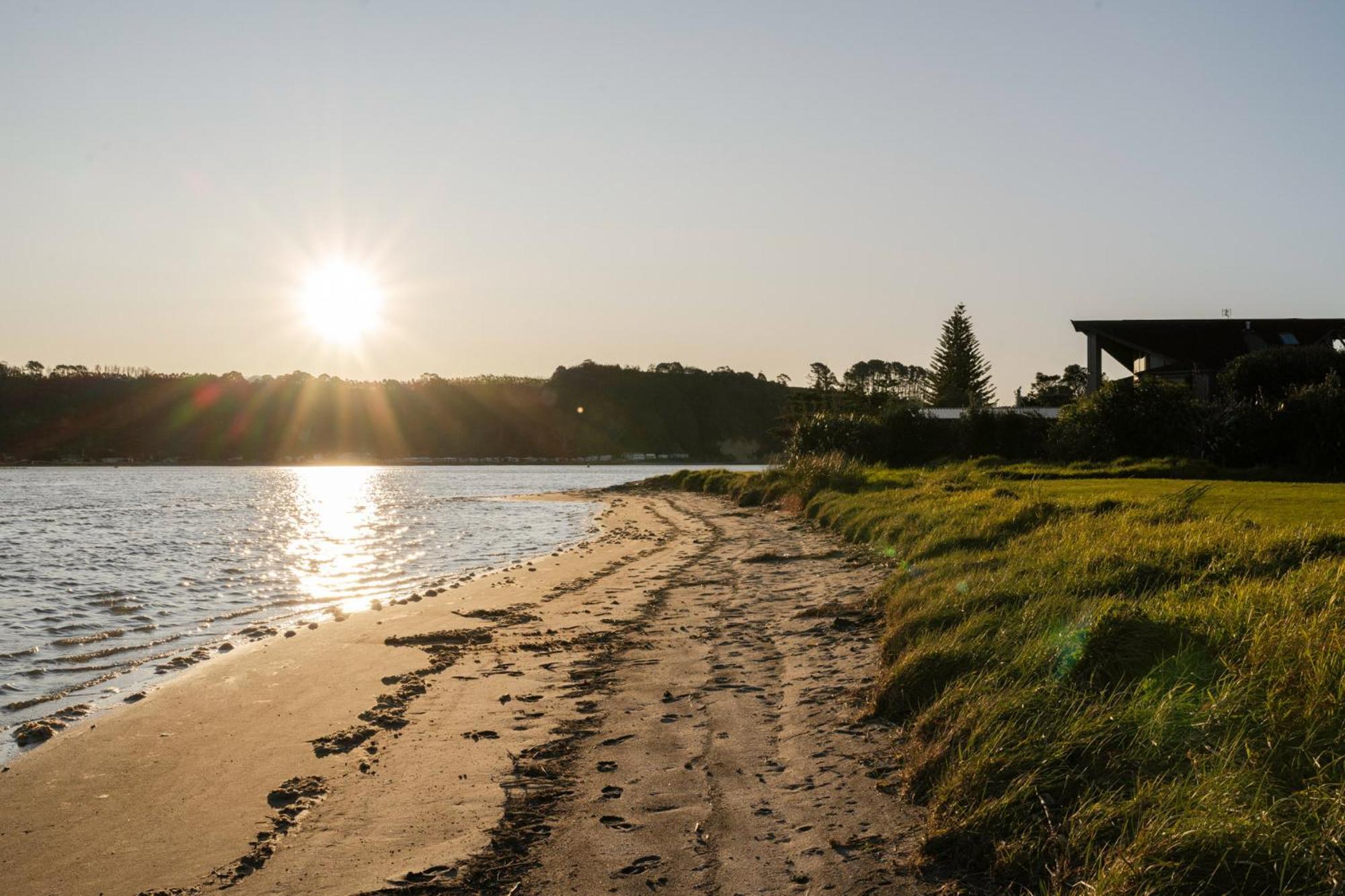 Pukehina Estuary Sunset Views Holiday Home Exteriör bild