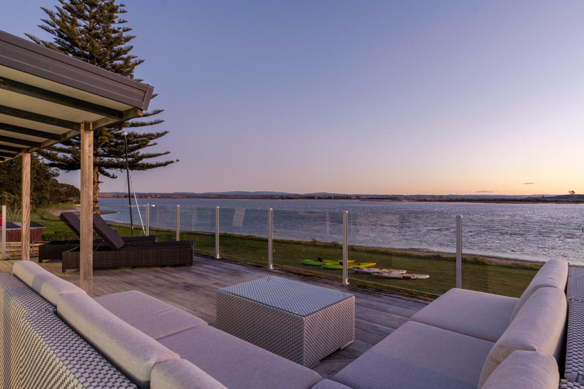 Pukehina Estuary Sunset Views Holiday Home Exteriör bild