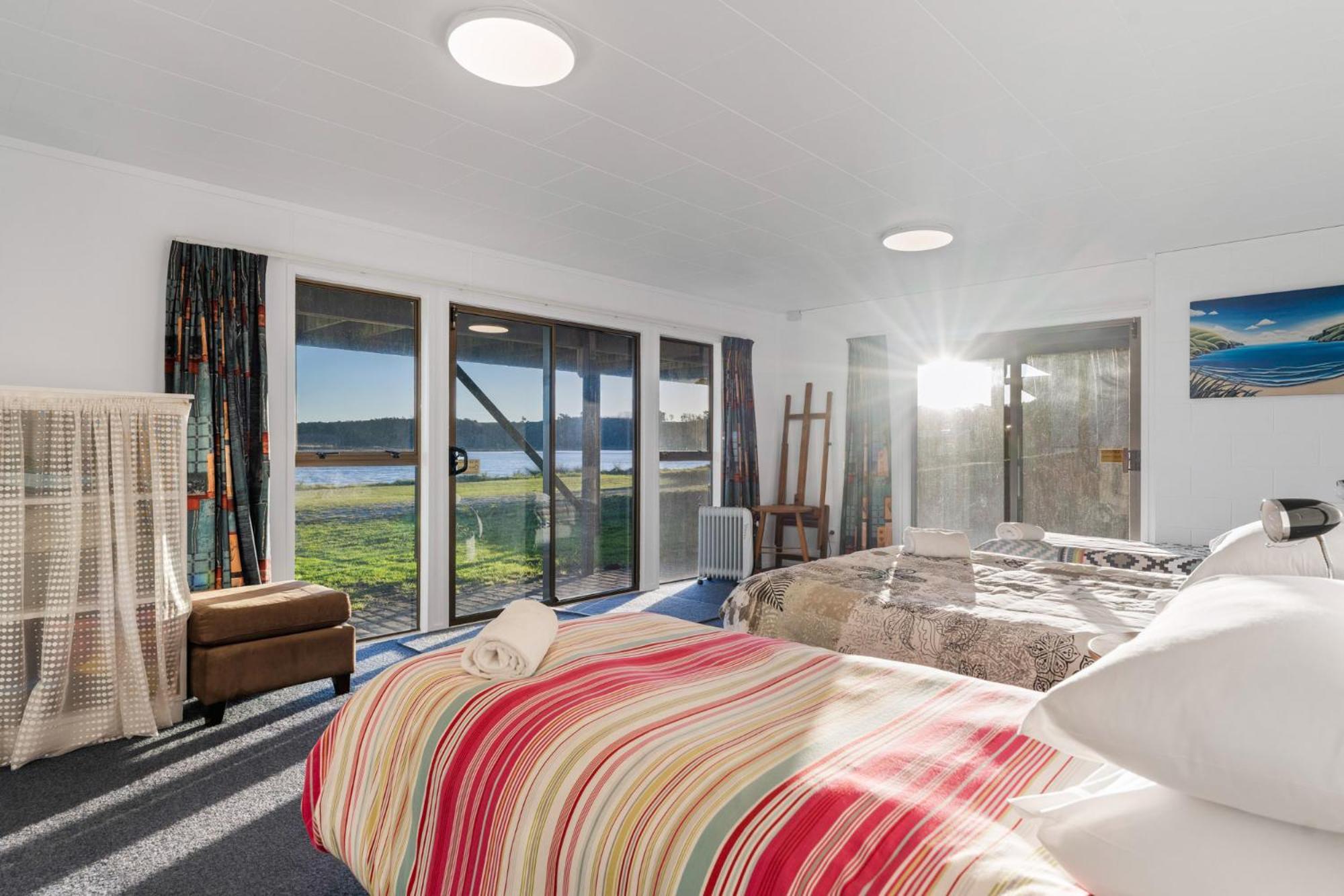 Pukehina Estuary Sunset Views Holiday Home Exteriör bild