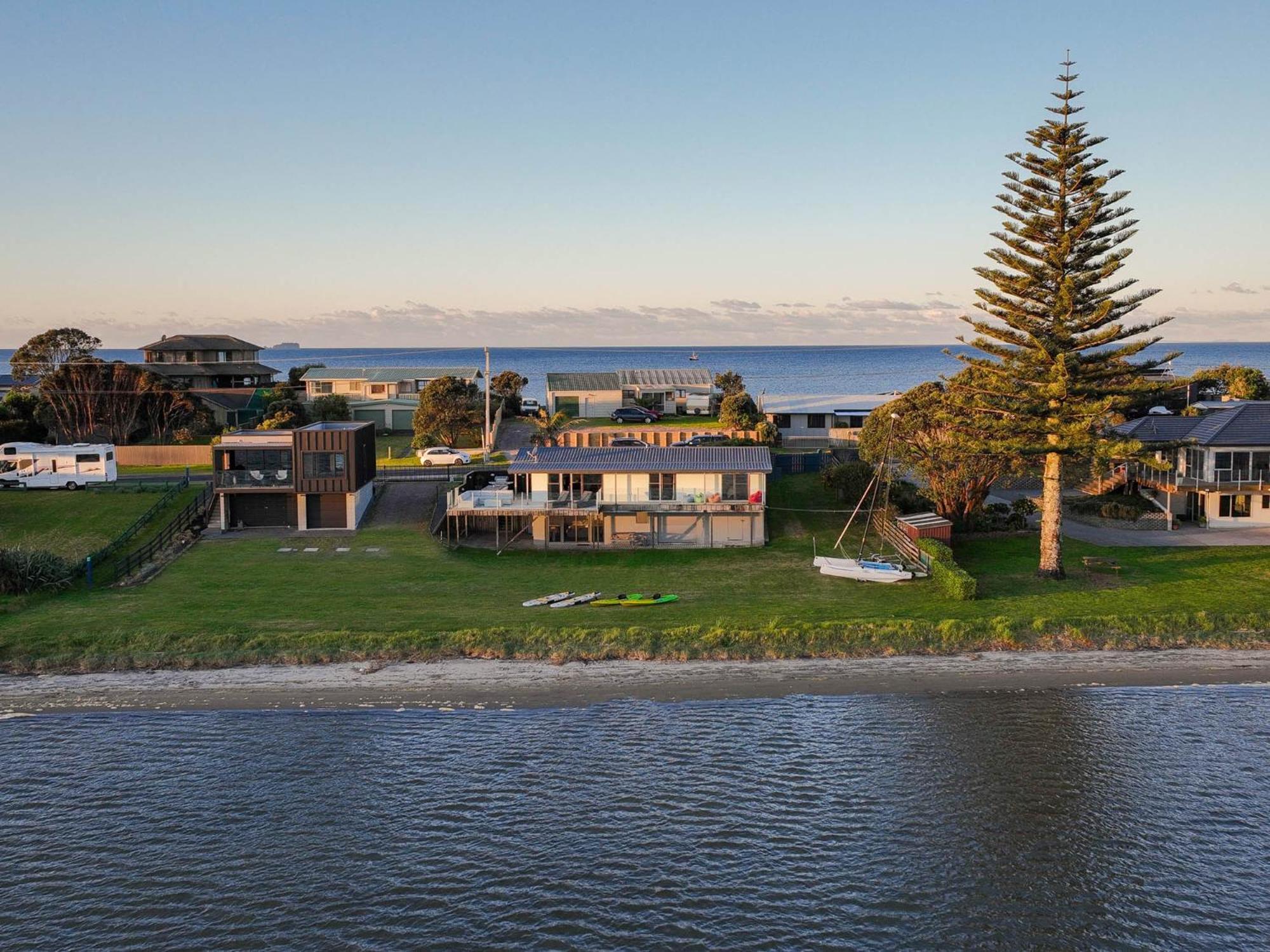 Pukehina Estuary Sunset Views Holiday Home Exteriör bild
